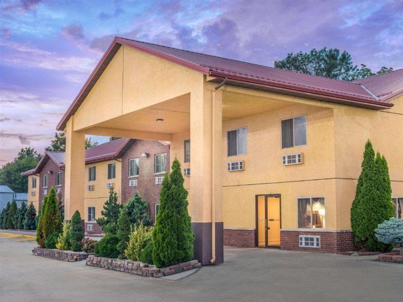 Super 8 By Wyndham Olney Motel Exterior photo