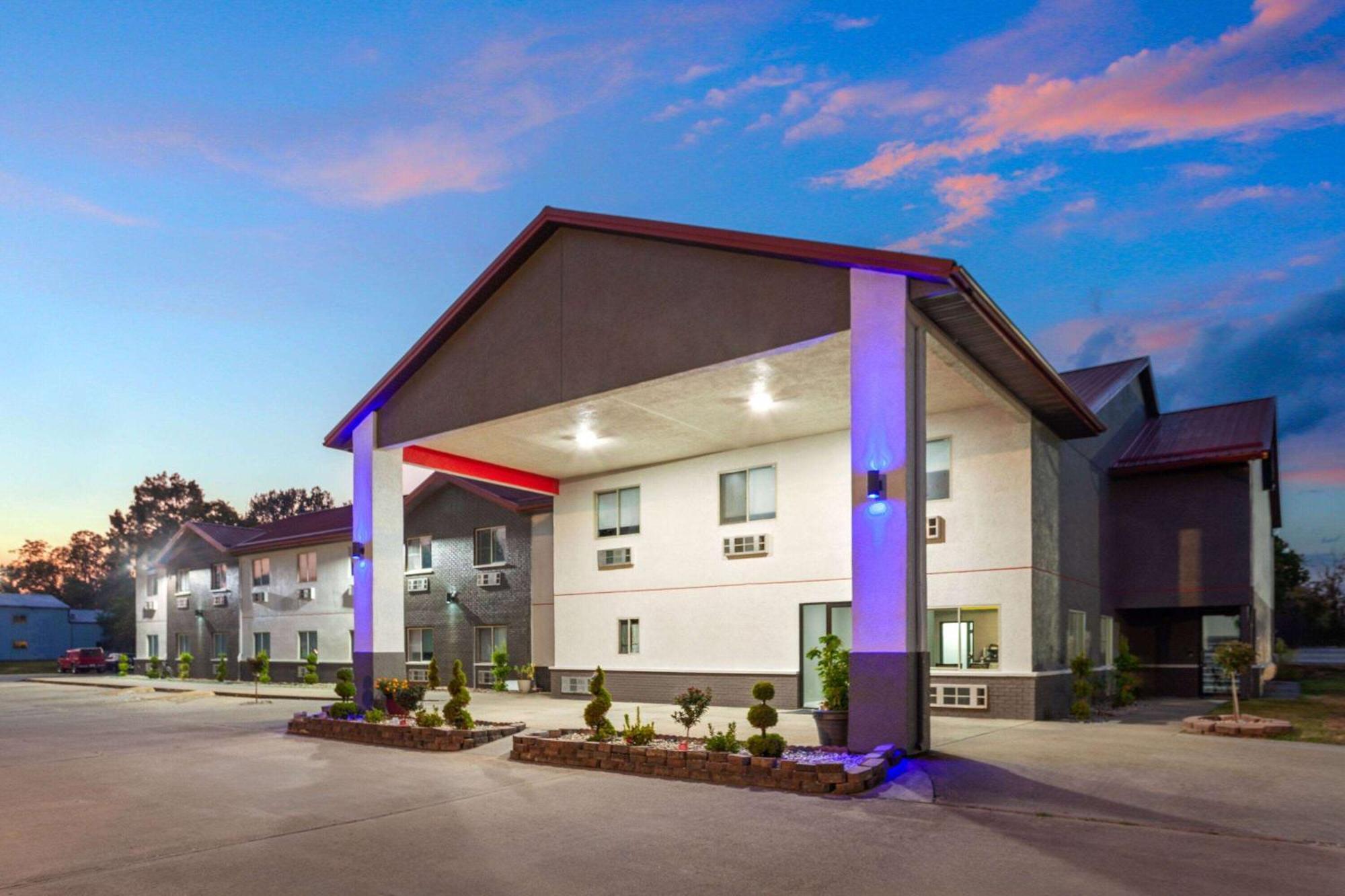 Super 8 By Wyndham Olney Motel Exterior photo